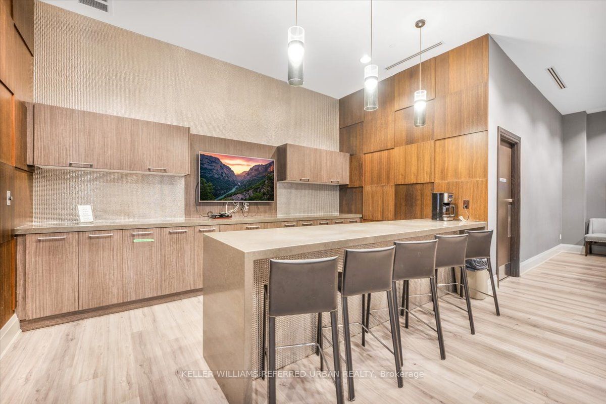 25 Fontenay Court, #808