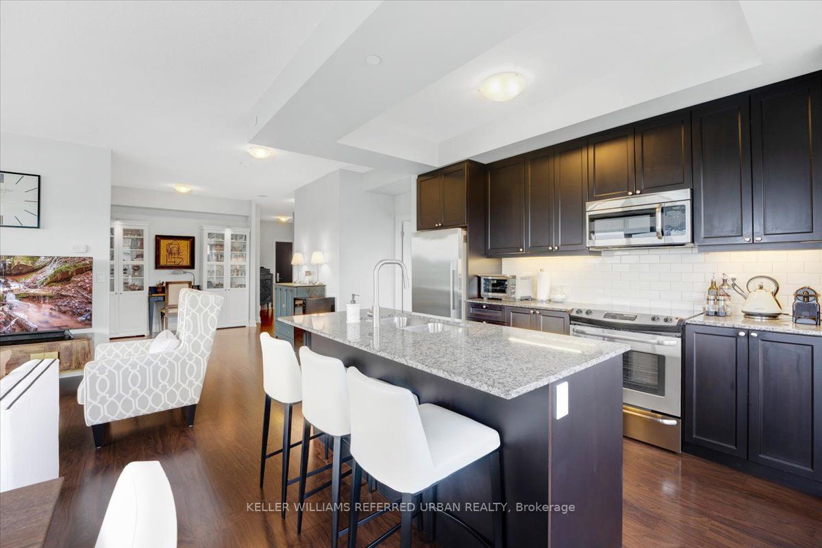 25 Fontenay Court, #808