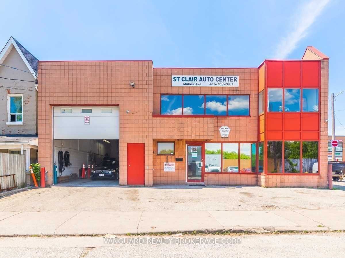 186 Mulock Ave