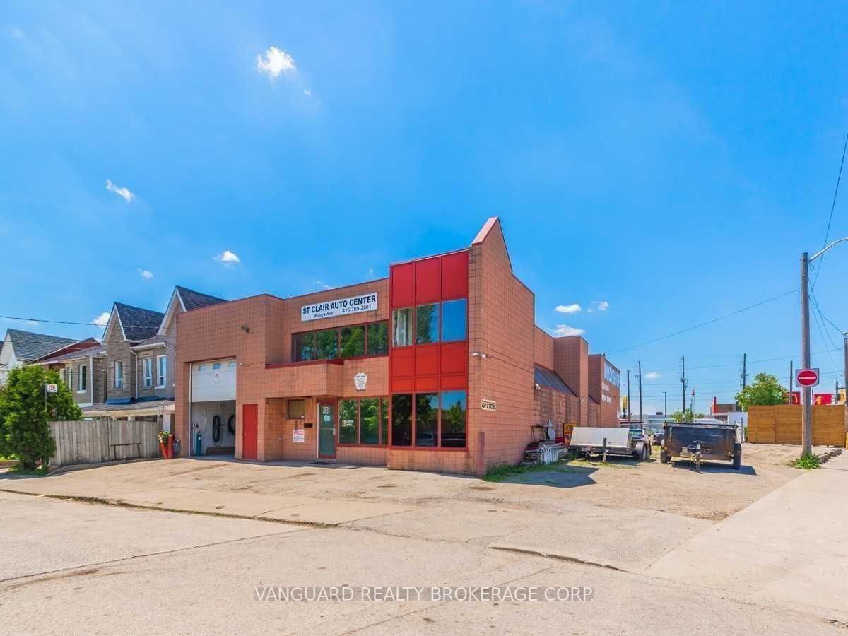 186 Mulock Ave