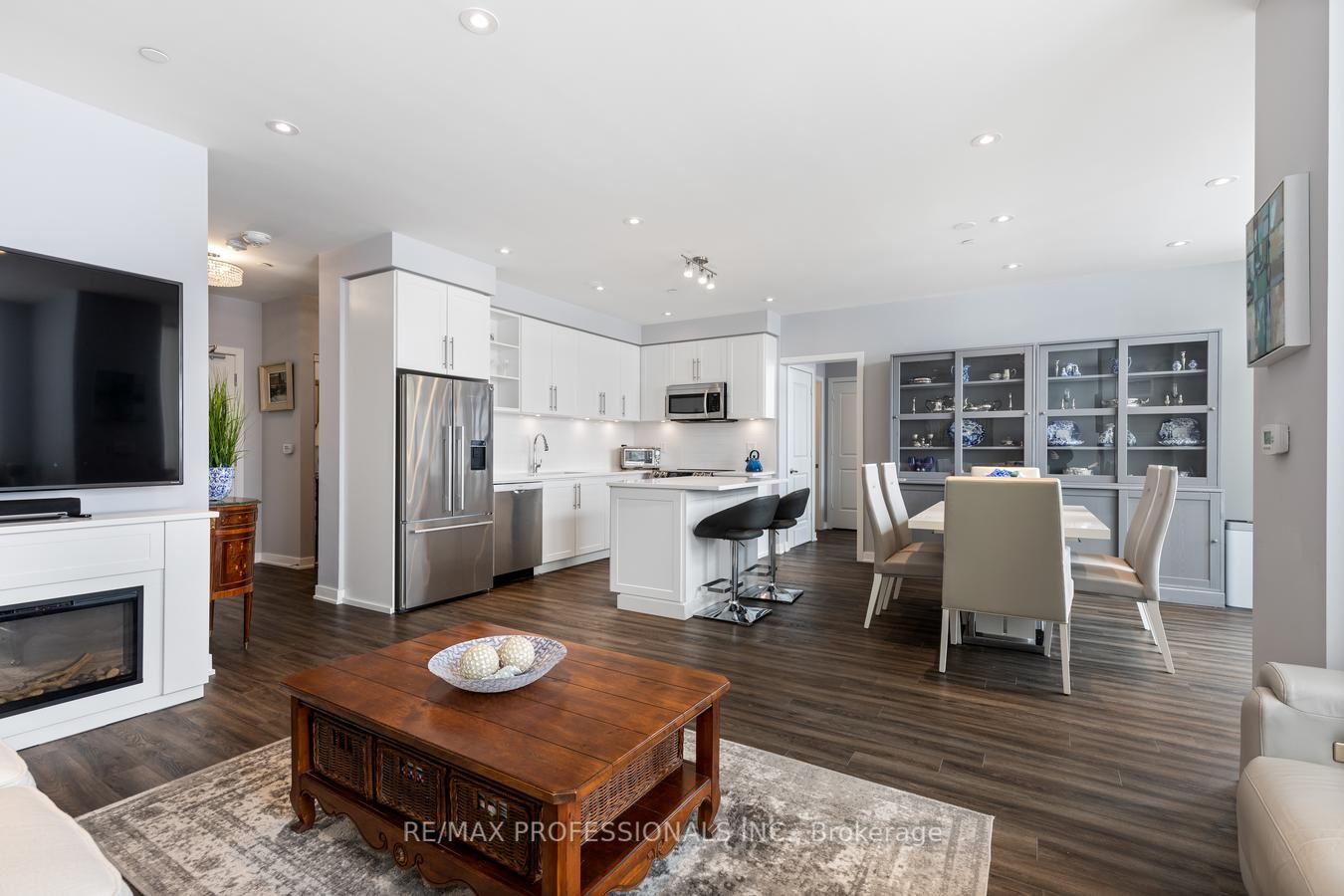 4699 Glen Erin Dr, #109