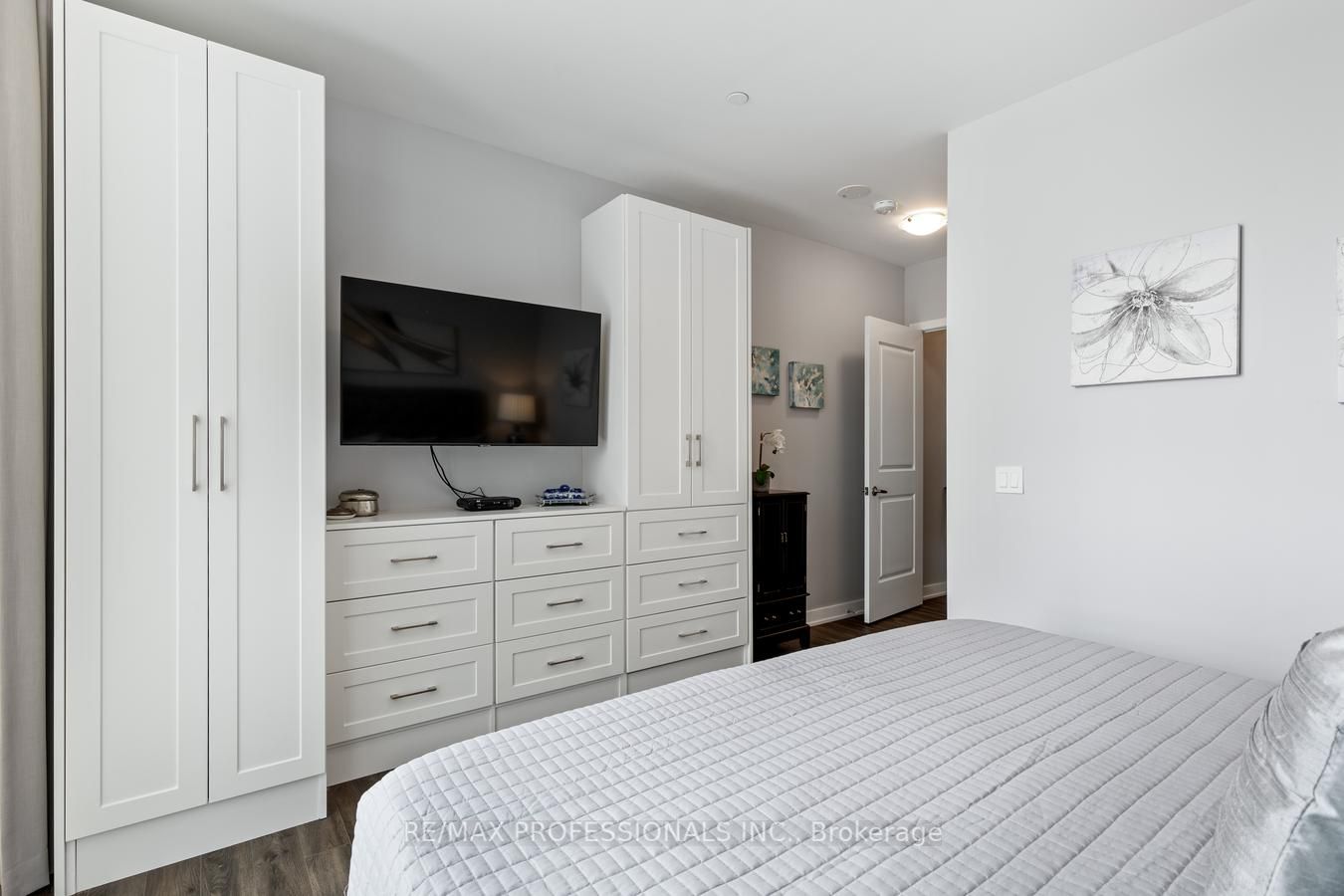 4699 Glen Erin Dr, #109