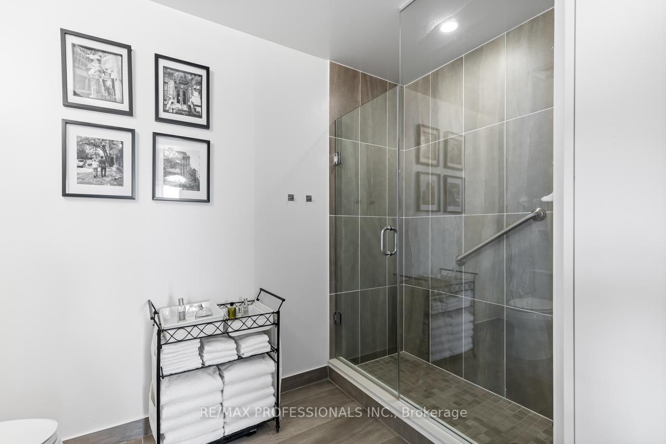 4699 Glen Erin Dr, #109
