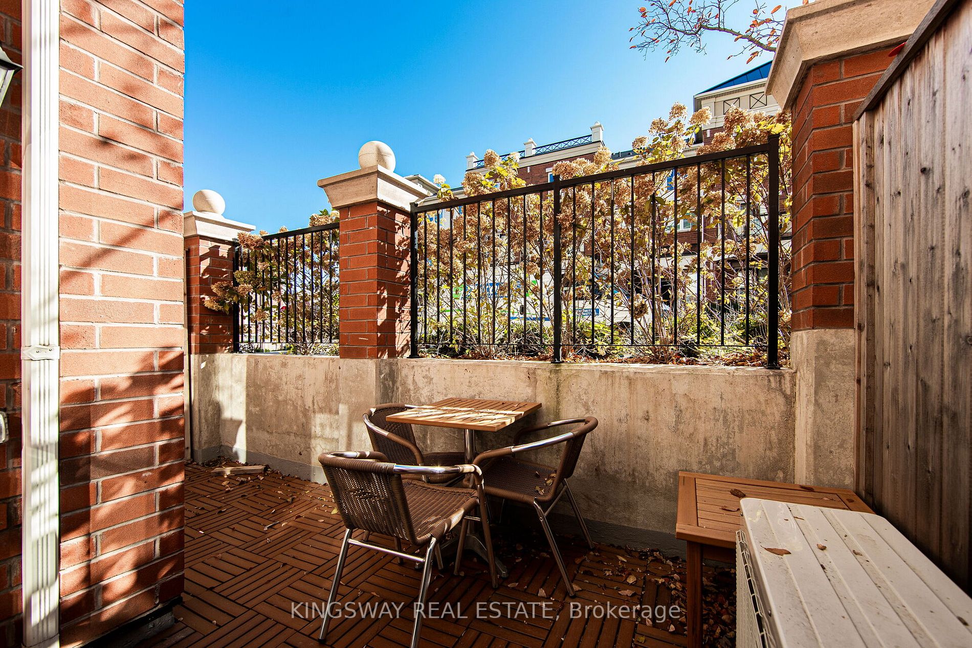 2492 Post Rd, #22