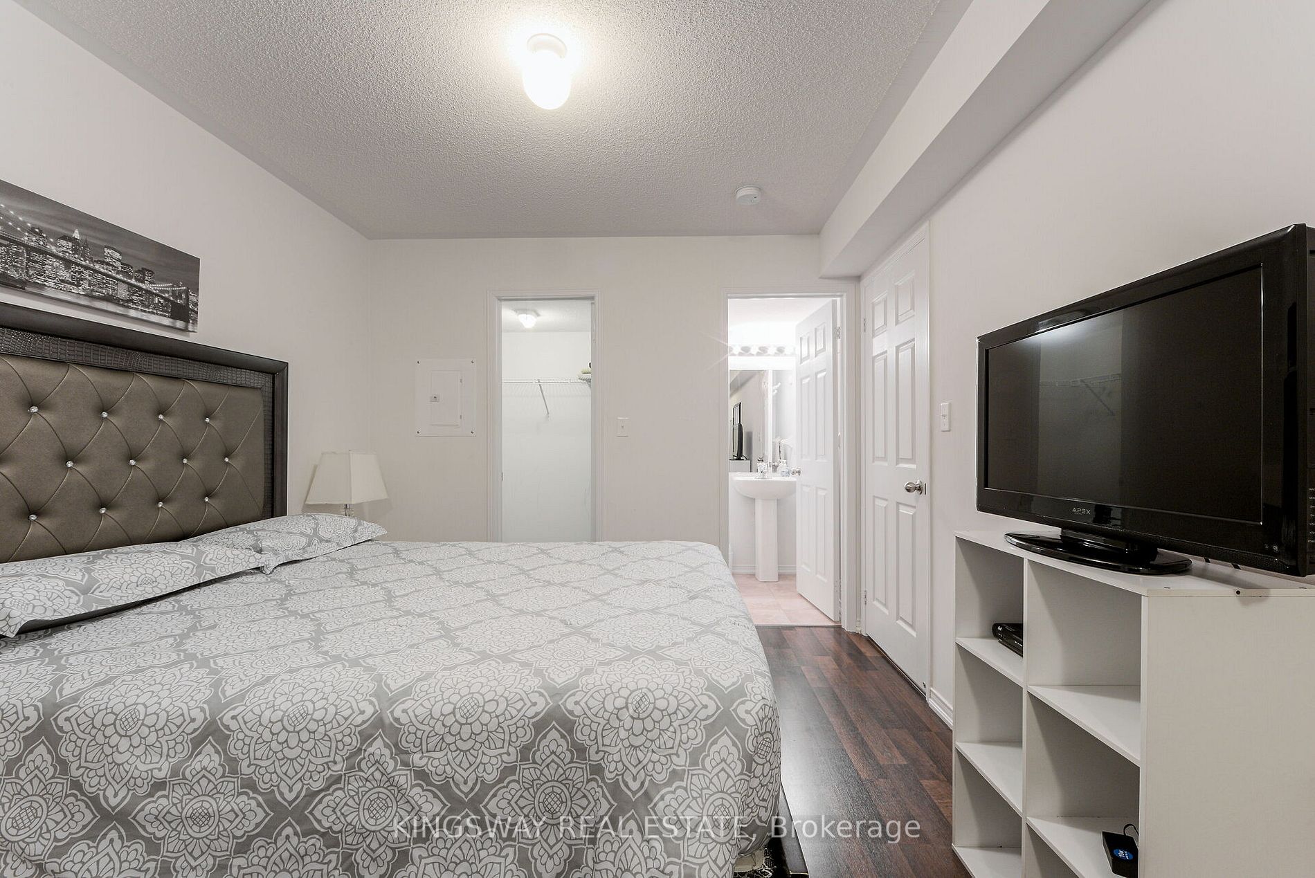2492 Post Rd, #22