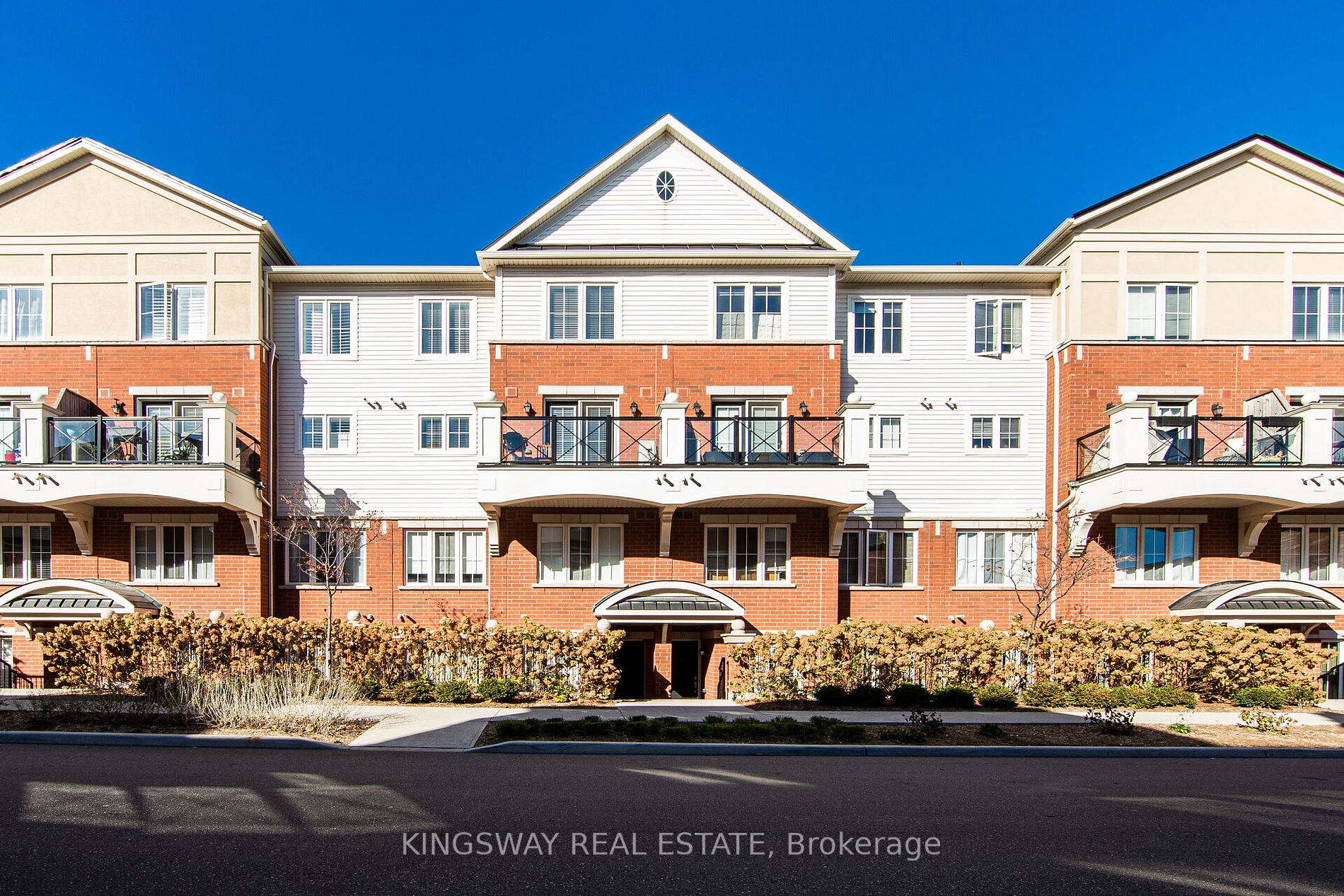 2492 Post Rd, #22