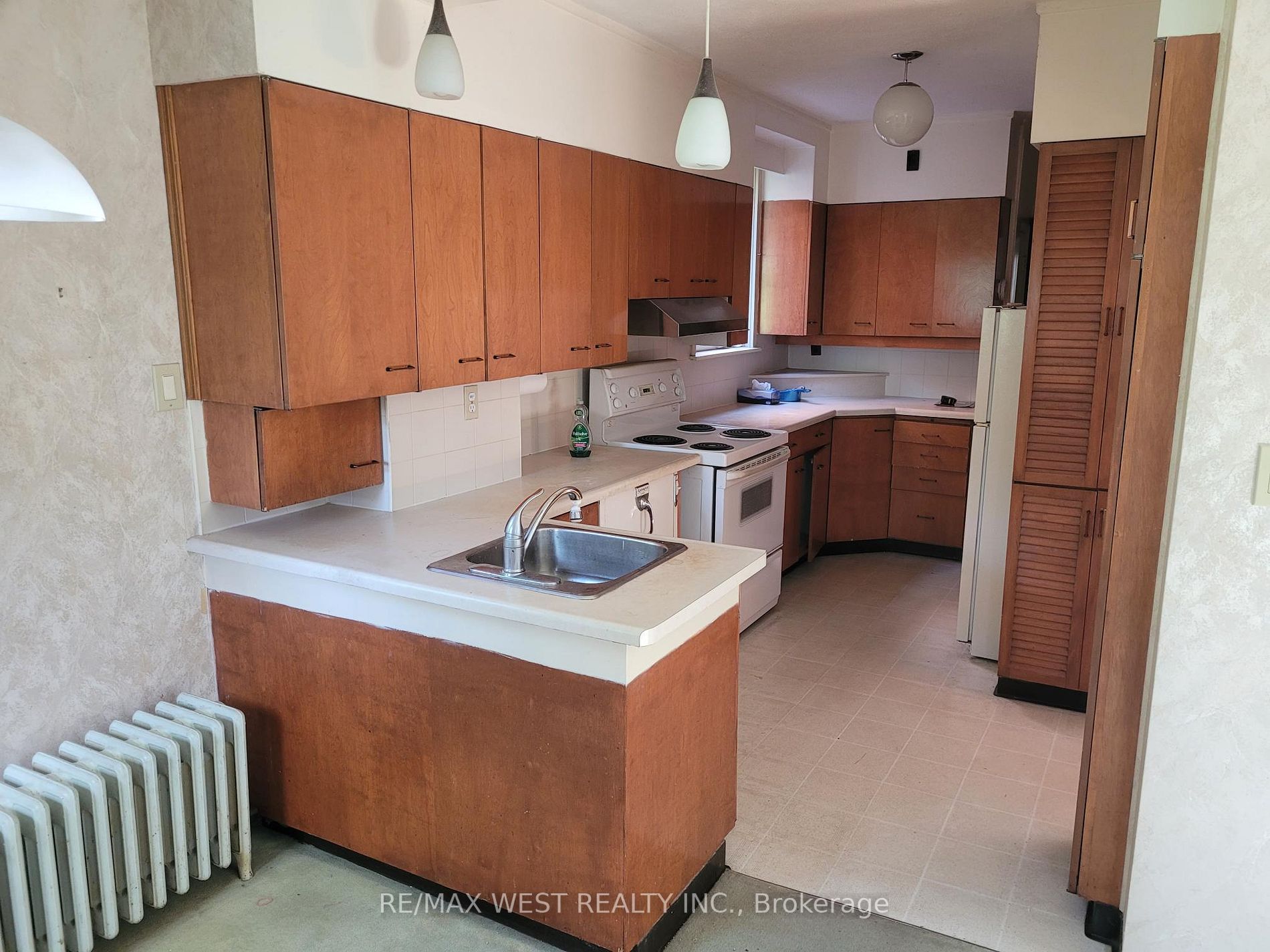 16 Rambert Cres