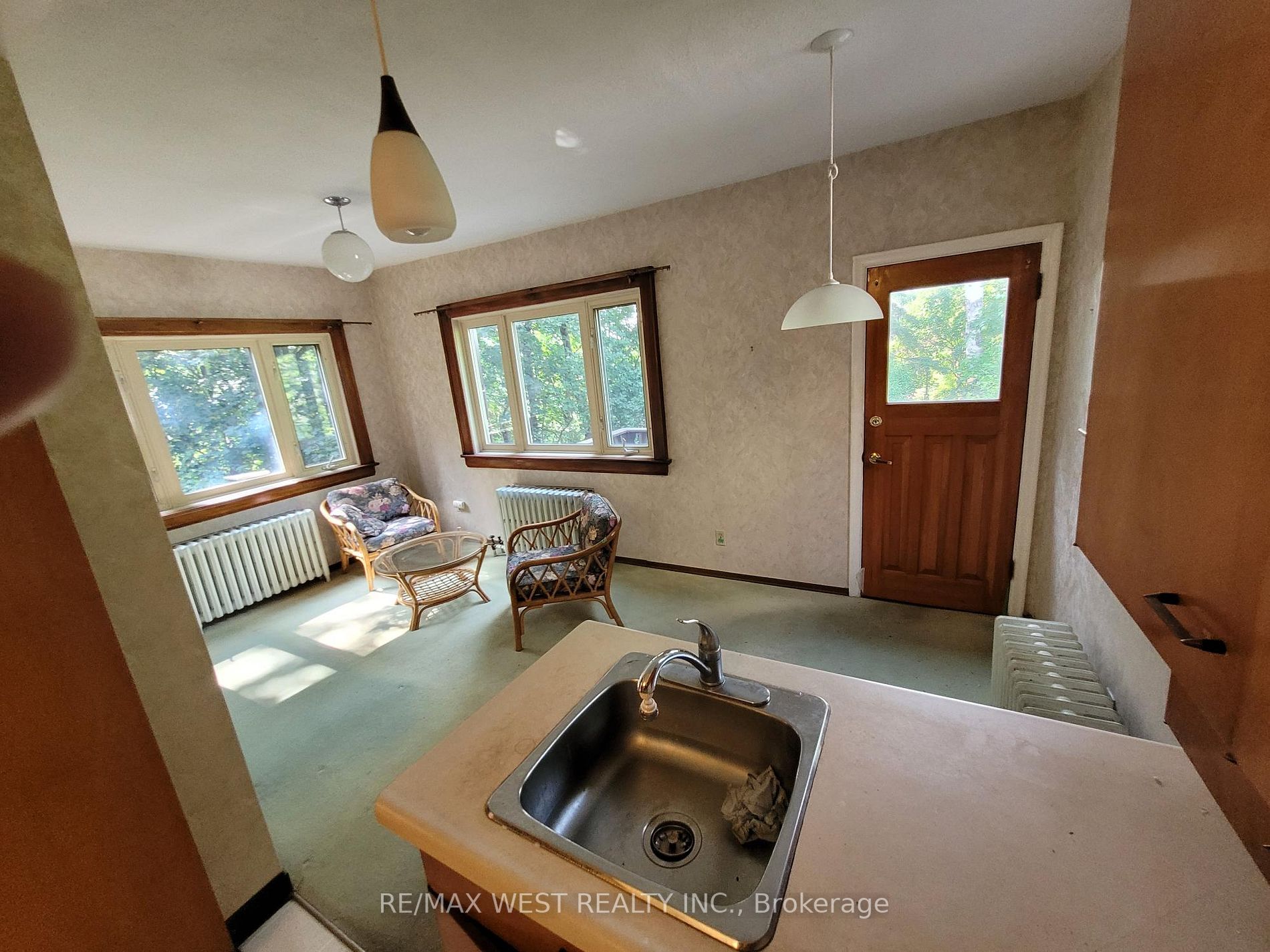 16 Rambert Cres