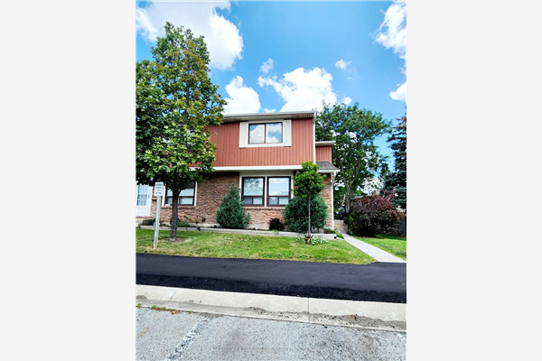98 Falconer Dr, Mississauga