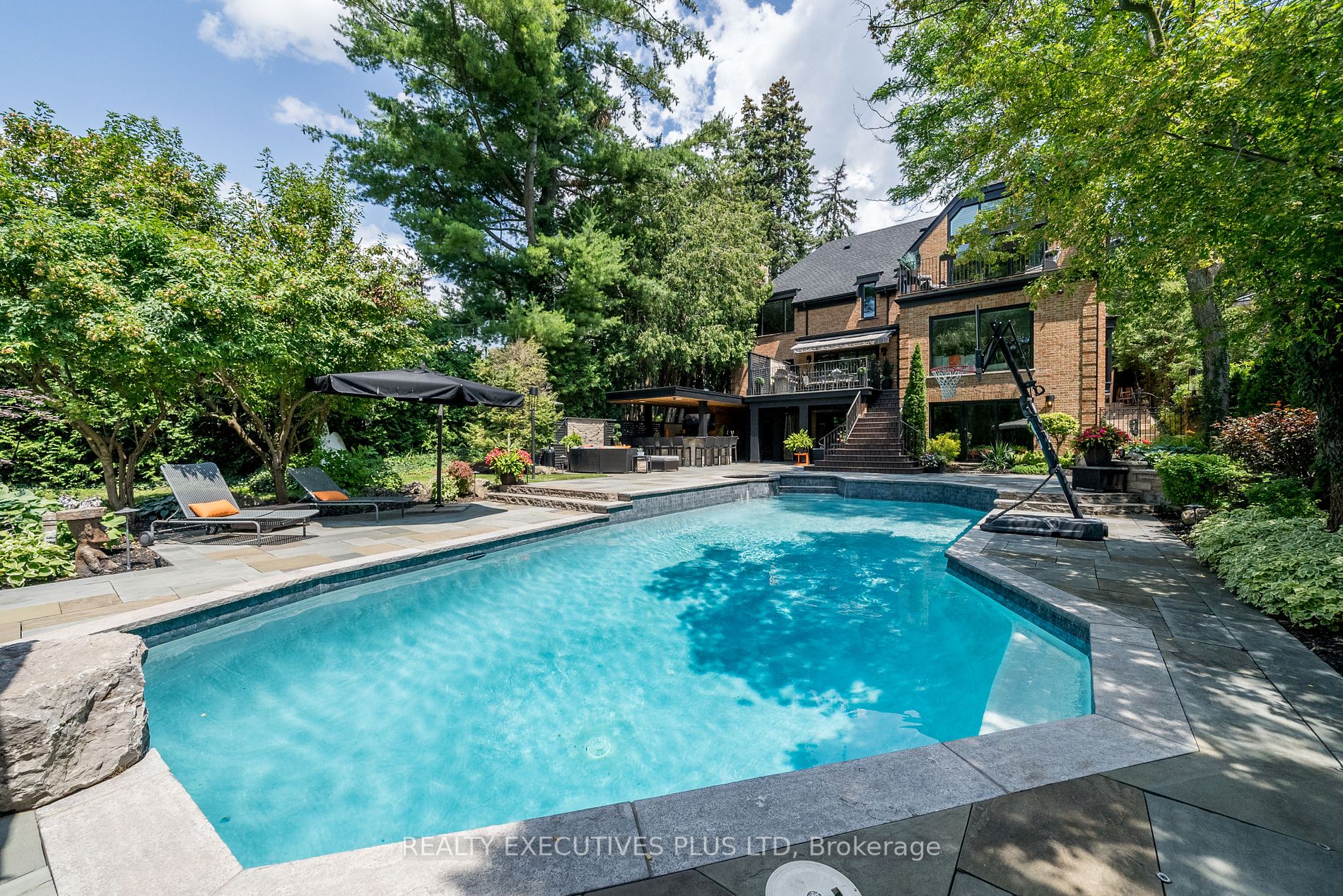Listing W6690236 - Large Photo # 1