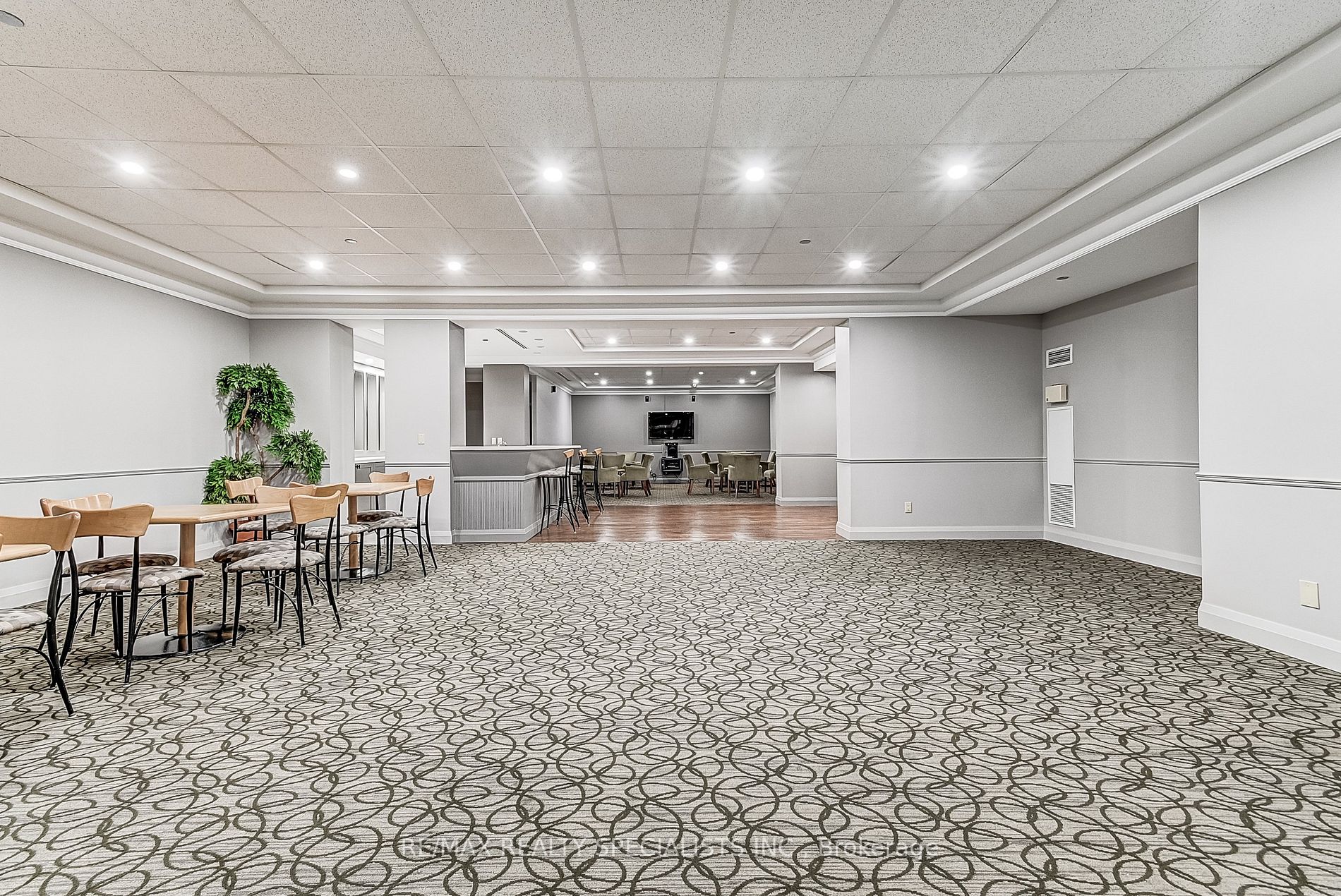 1150 Parkwest Pl, #404