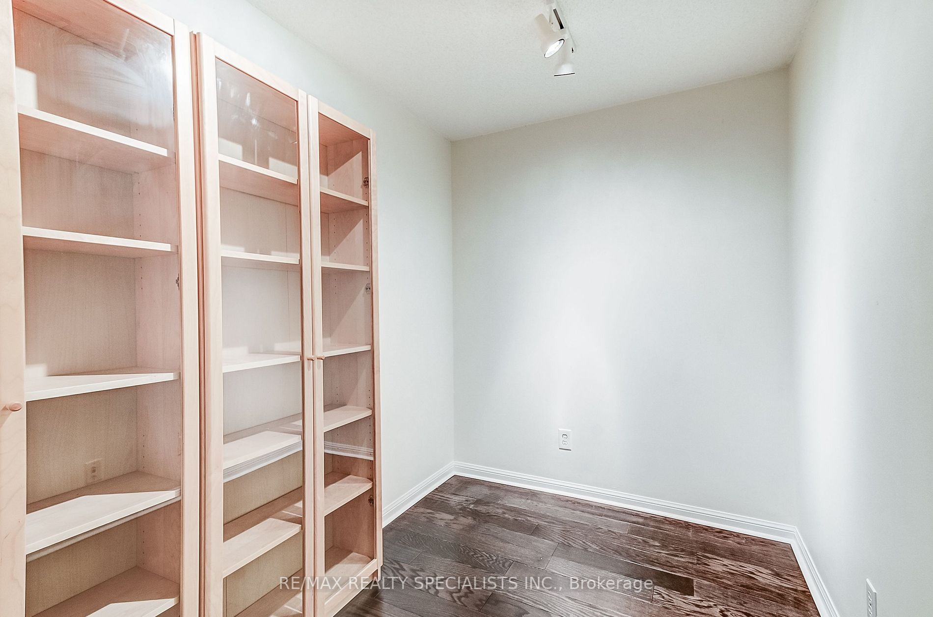 1150 Parkwest Pl, #404