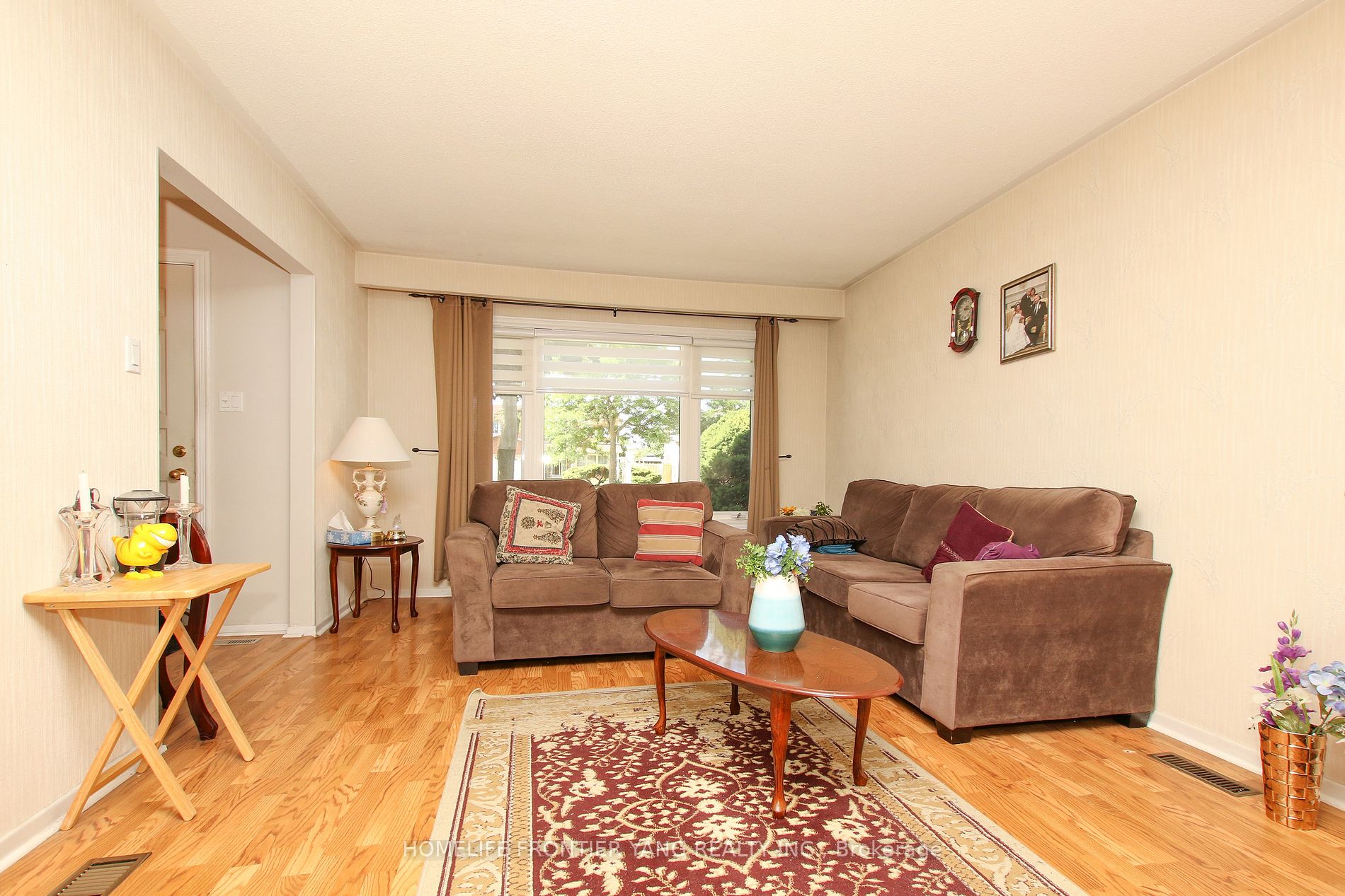 288 Centre St N