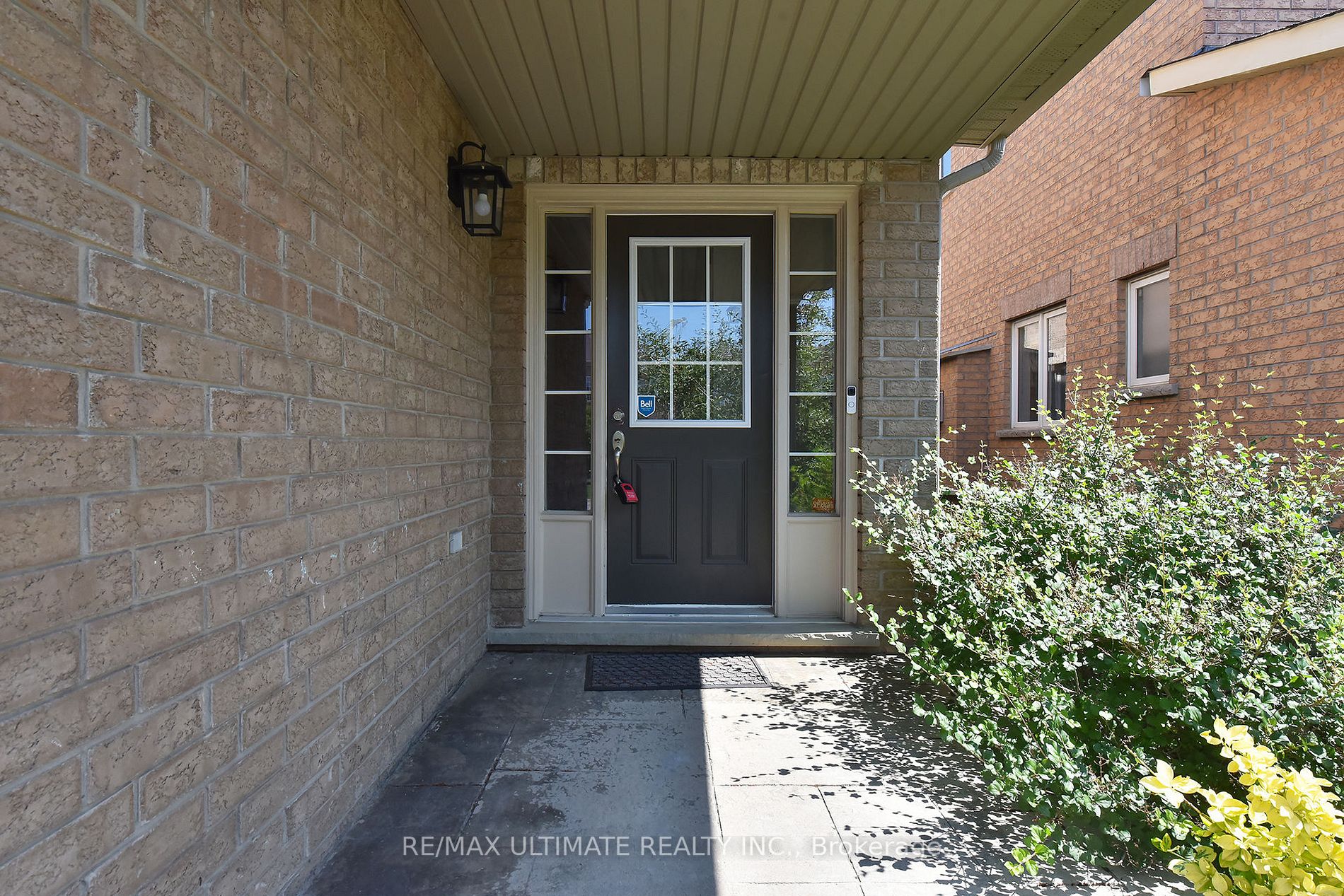 27 La Roche Avenue
