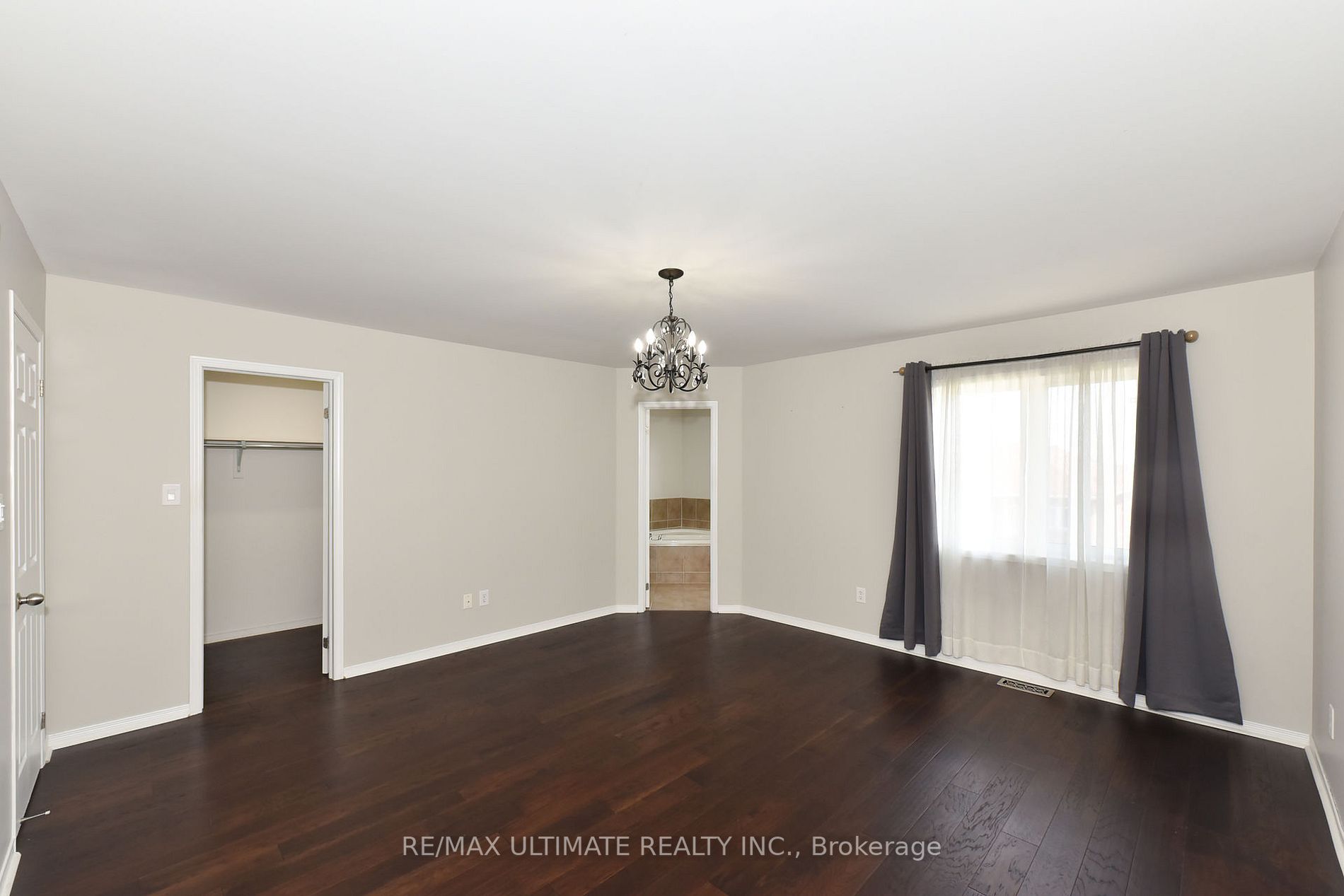 27 La Roche Avenue