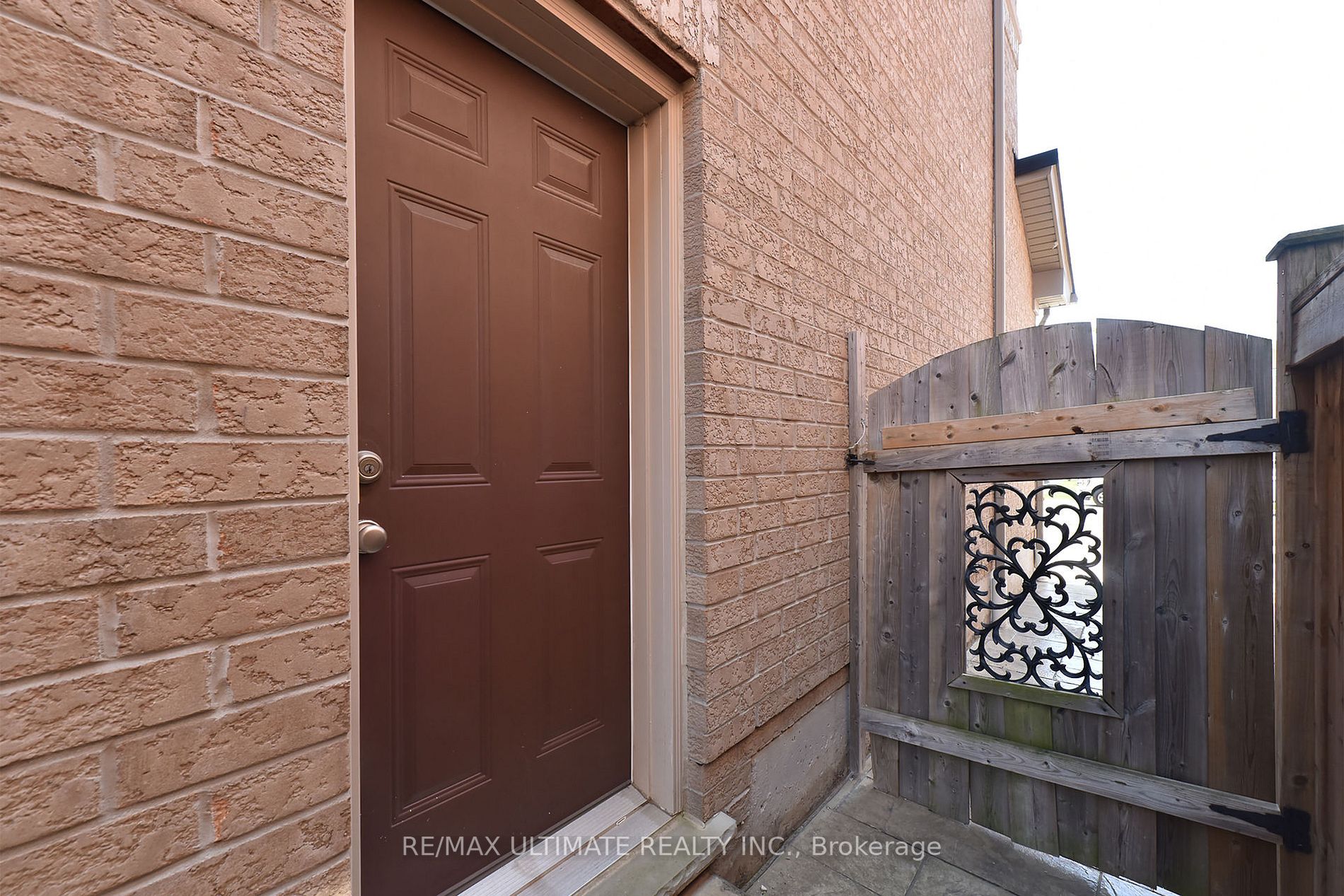 27 La Roche Avenue