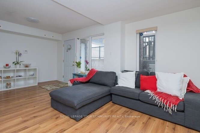 105 George Appleton Way, #1049