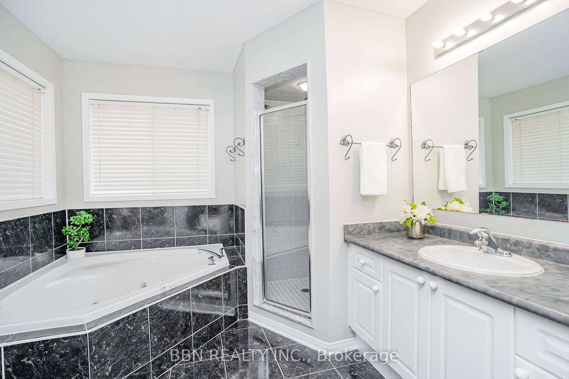 12 Tregate Cres W