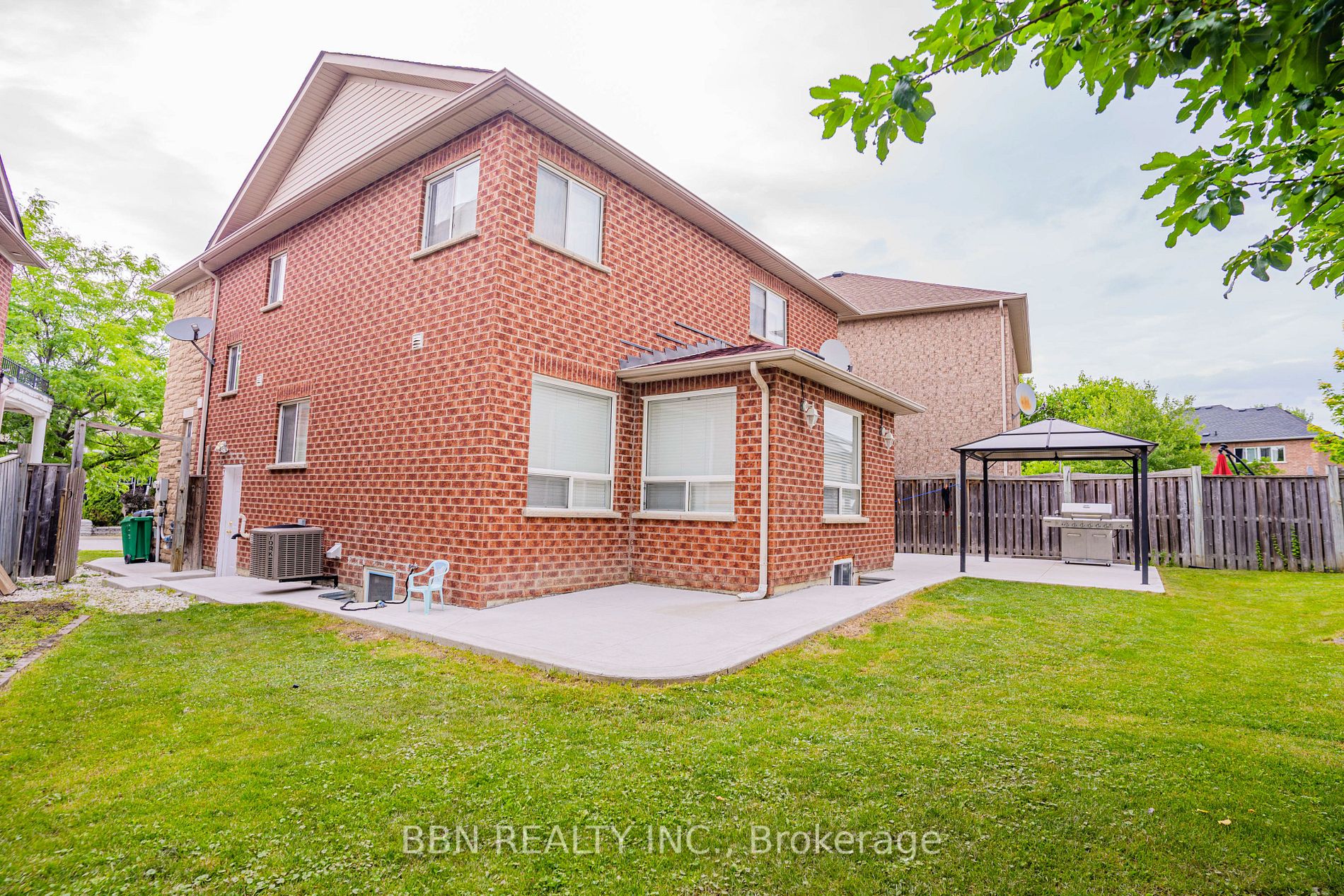 12 Tregate Cres W