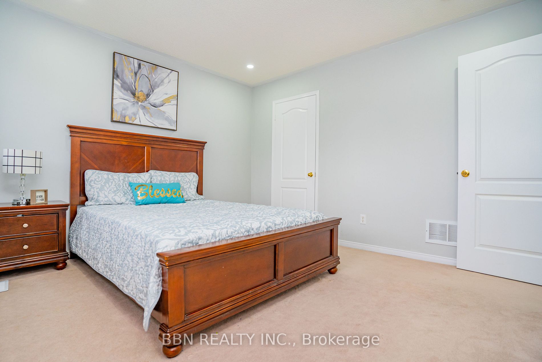 12 Tregate Cres W