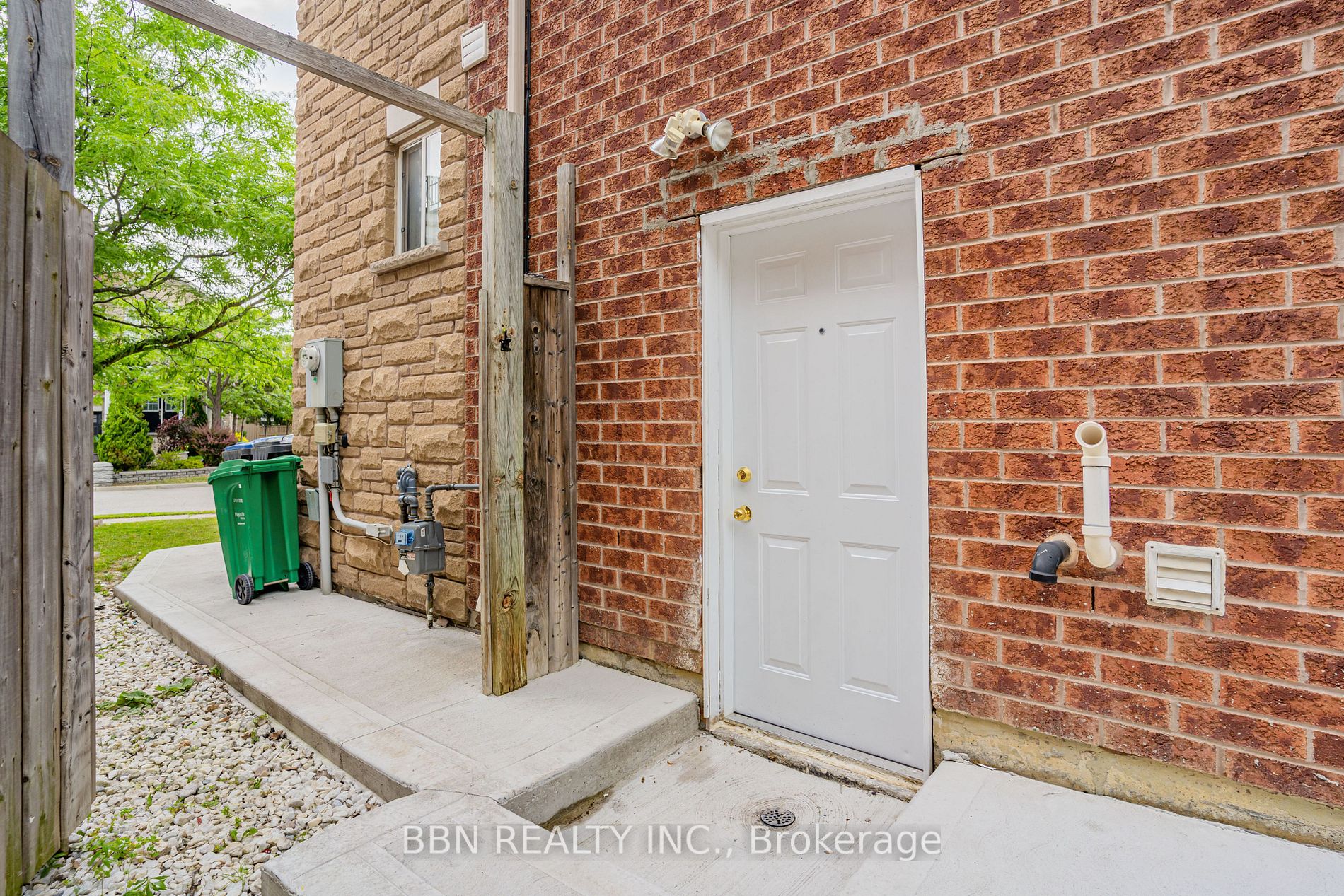 12 Tregate Cres W