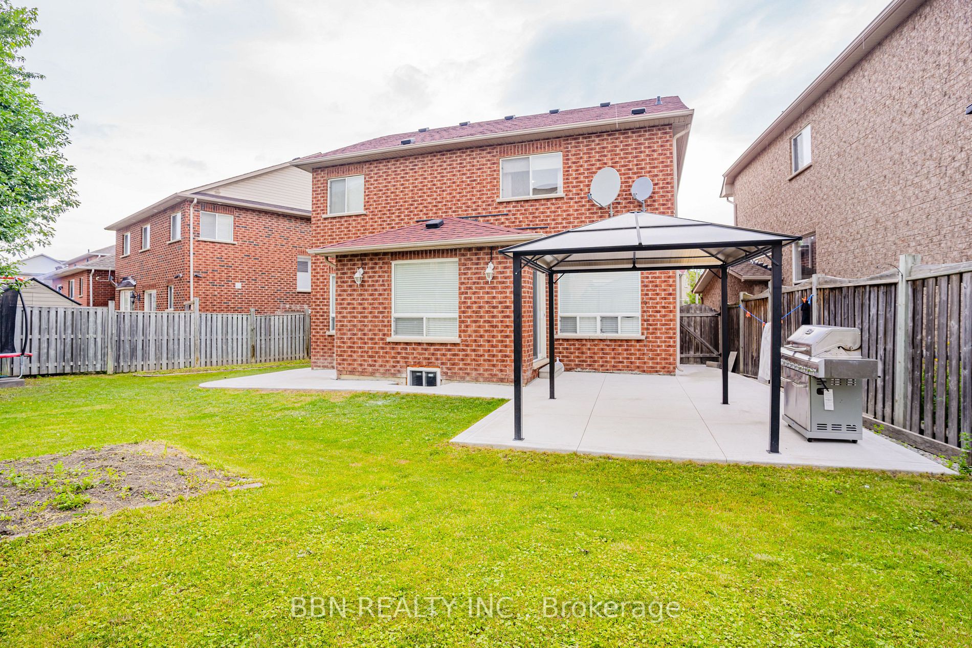 12 Tregate Cres W