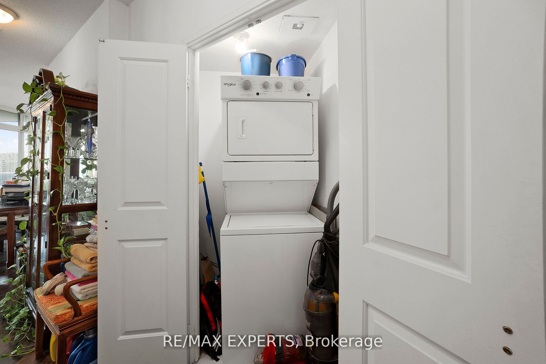 90 Absolute Ave, #1706