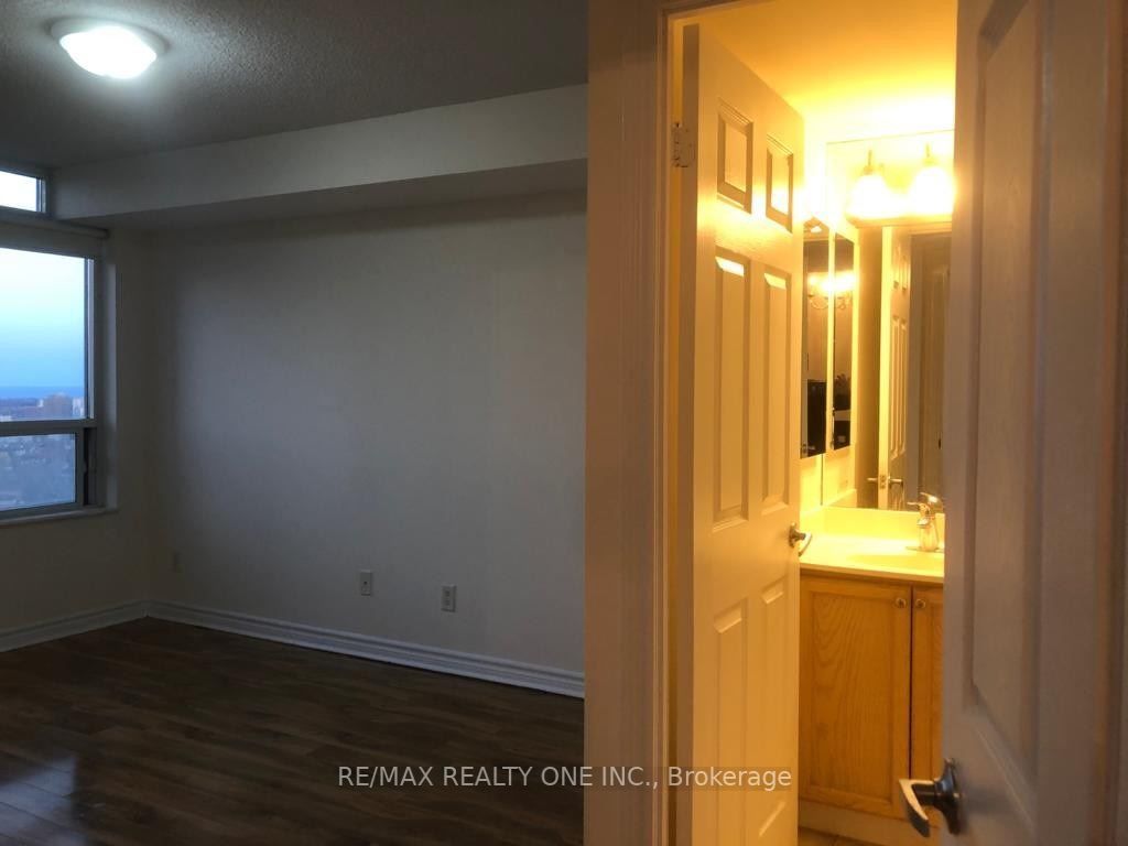 3880 Duke Of York Blvd, #2409