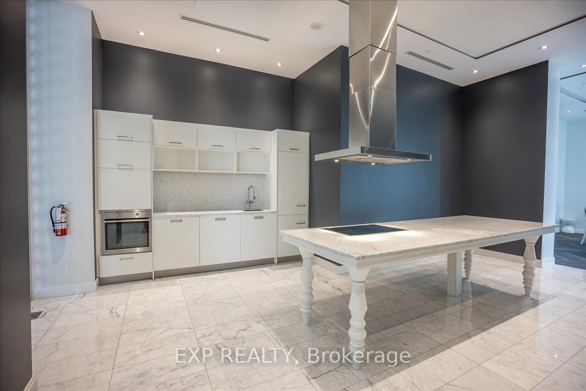 90 Park Lawn Rd, #2515