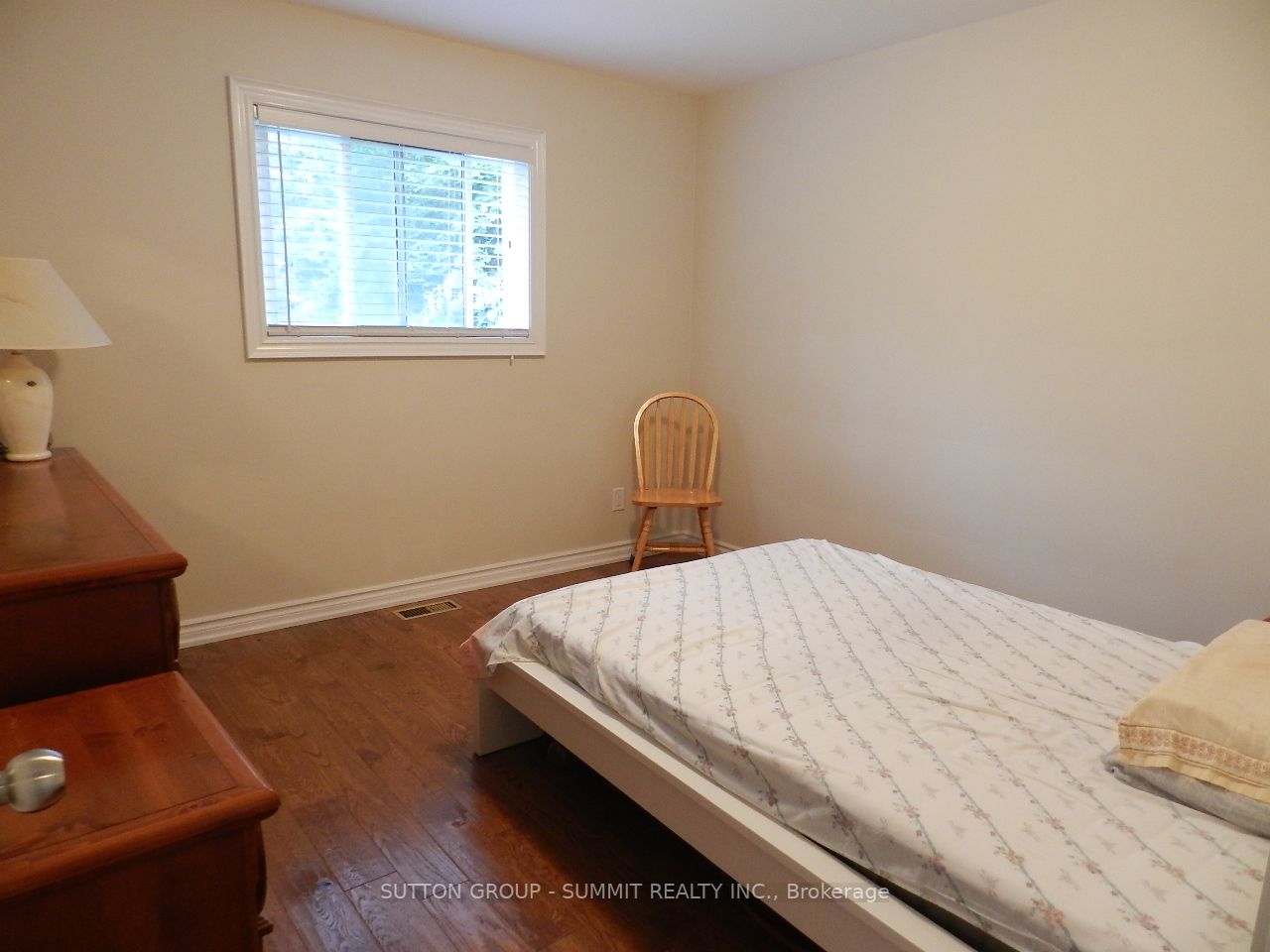 3581 Queenston Dr