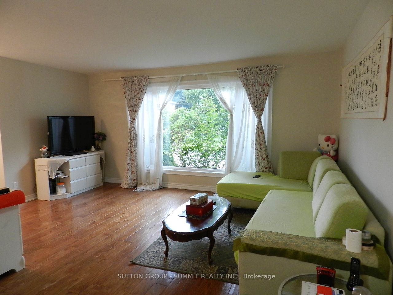 3581 Queenston Dr