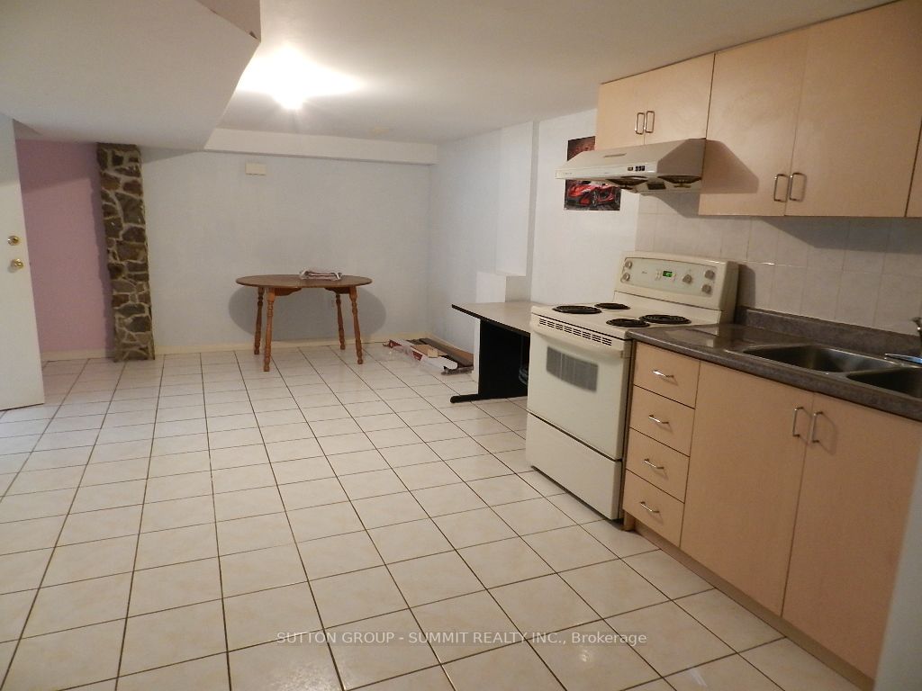 3581 Queenston Dr