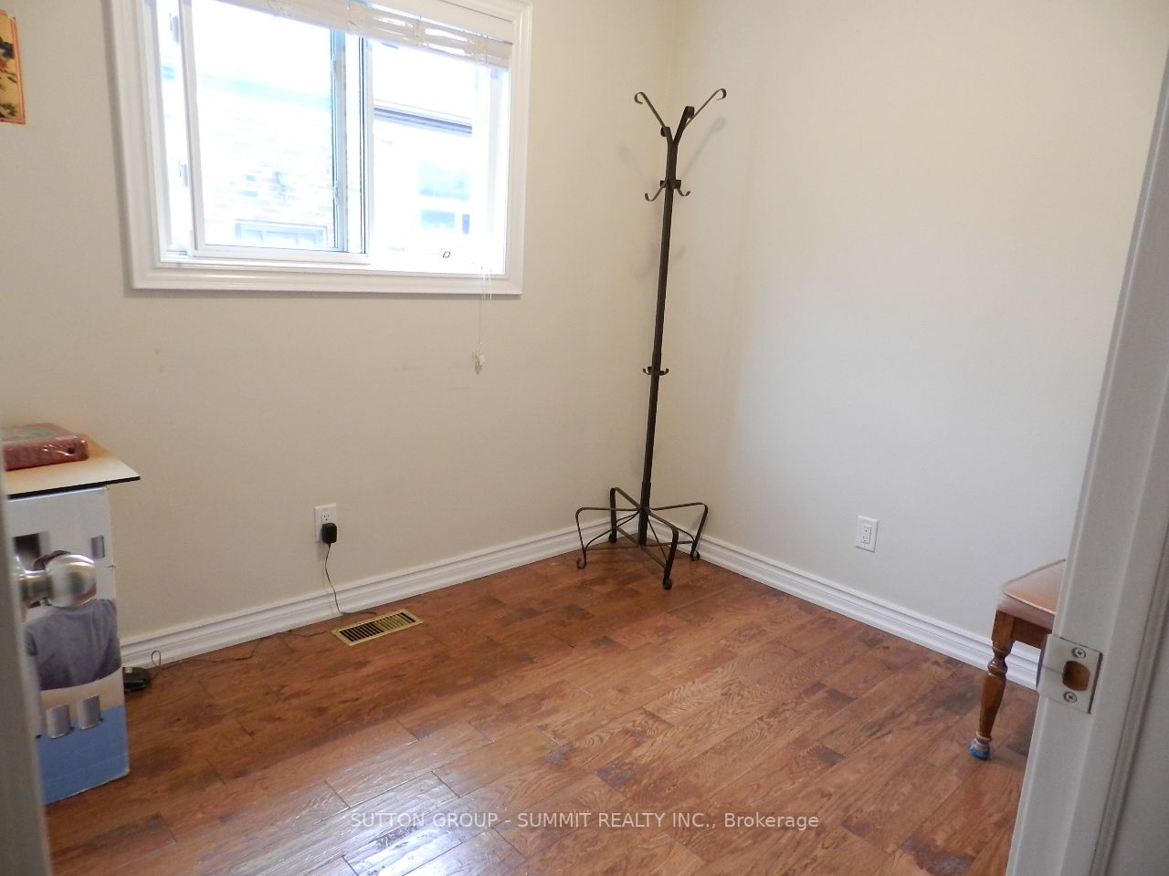 3581 Queenston Dr