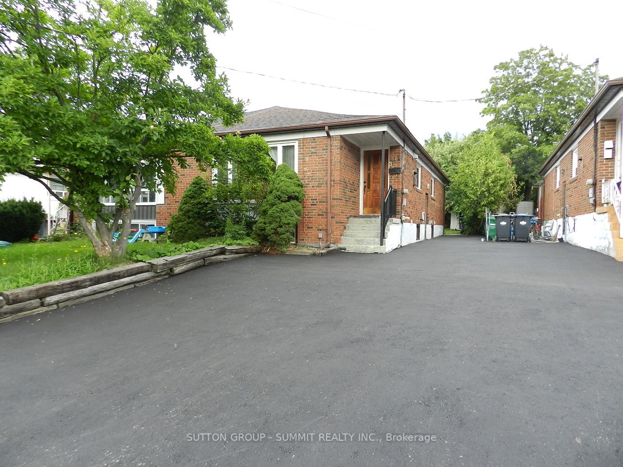 3581 Queenston Dr