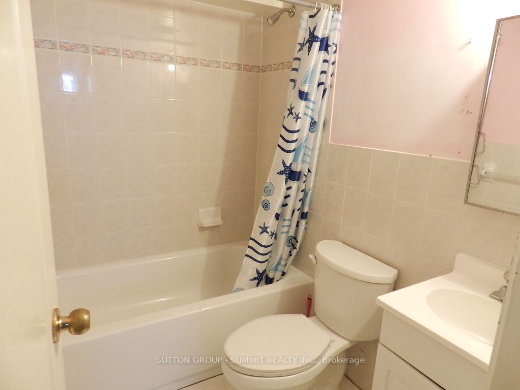 3581 Queenston Dr
