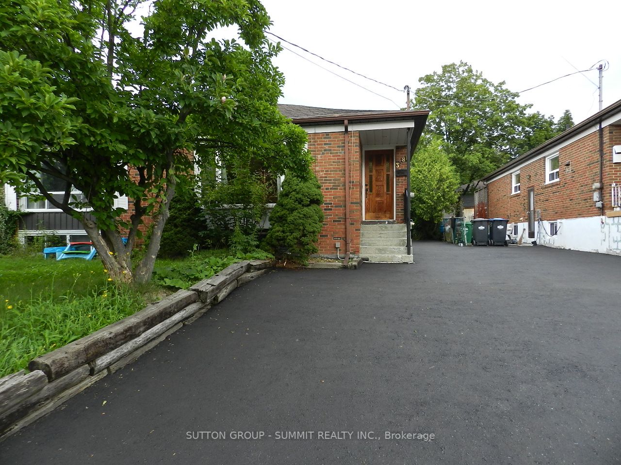 3581 Queenston Dr