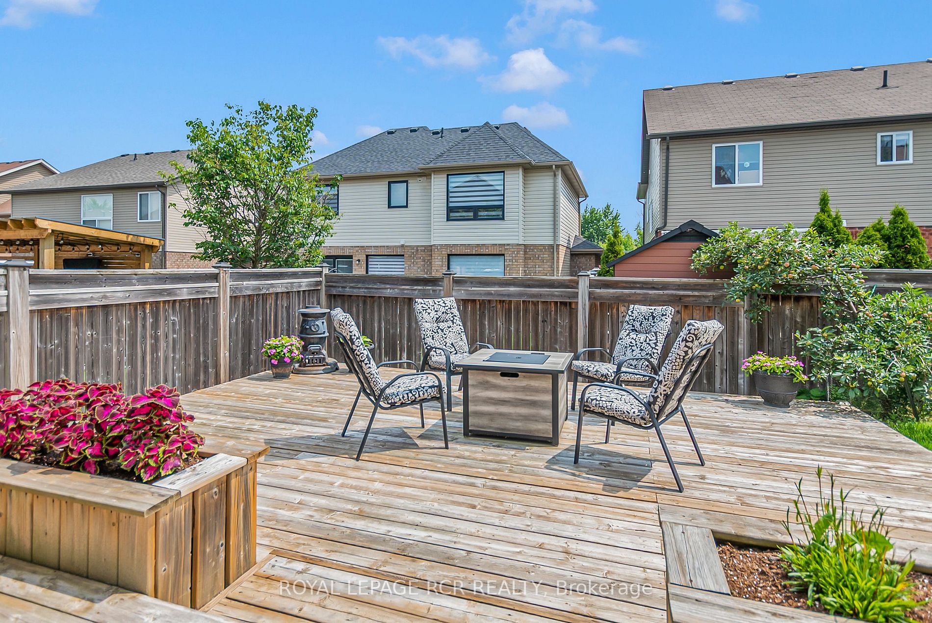 9 Aiken Crescent