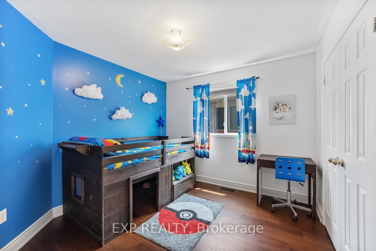 1221 Fox Cres