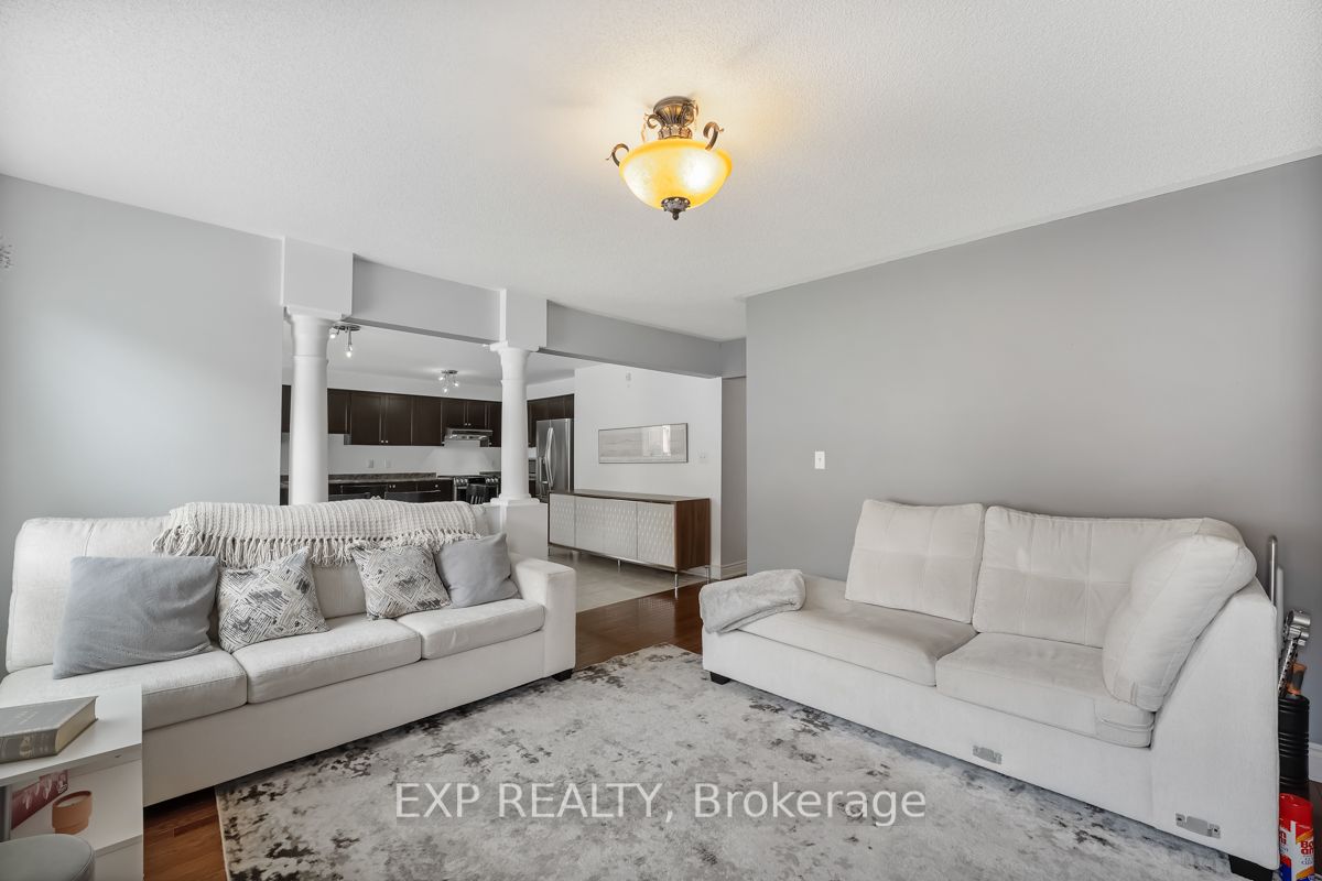 1221 Fox Cres