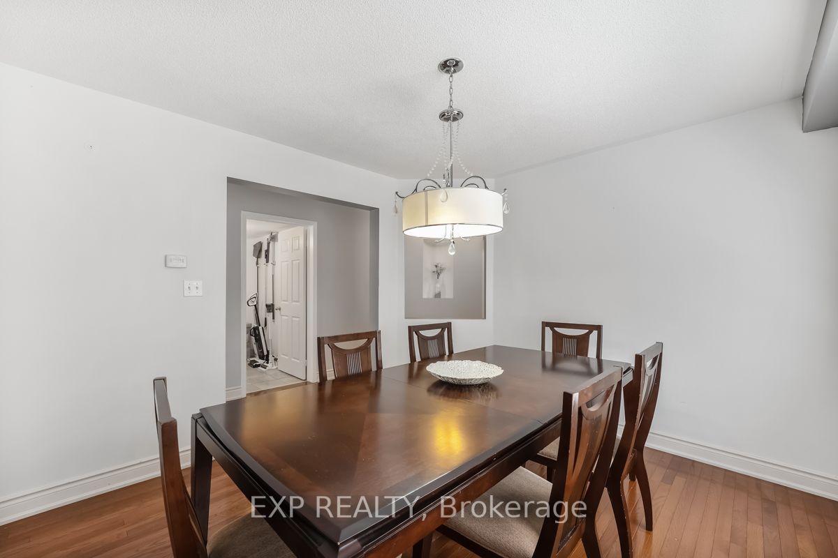 1221 Fox Cres