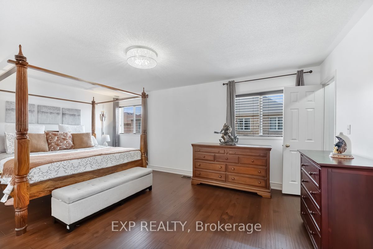 1221 Fox Cres
