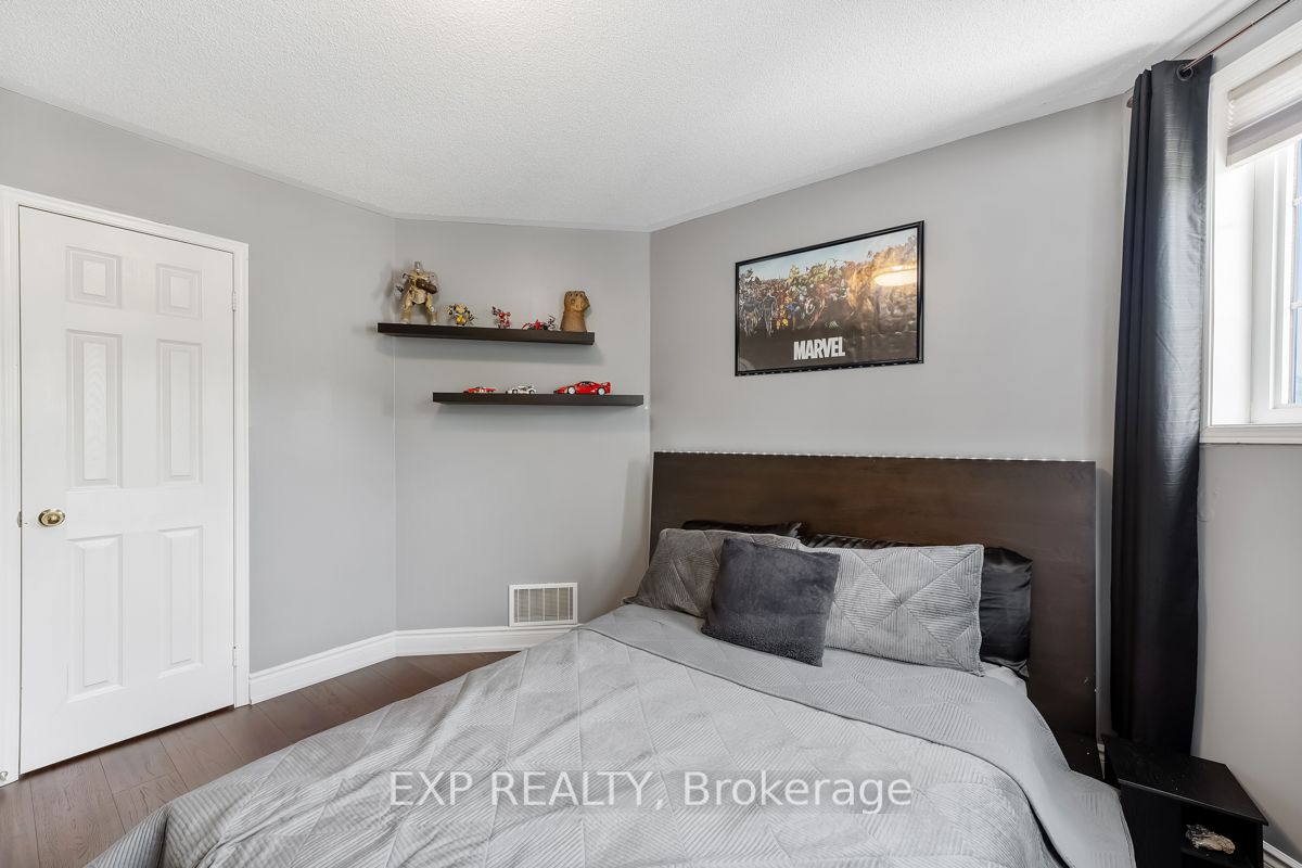 1221 Fox Cres