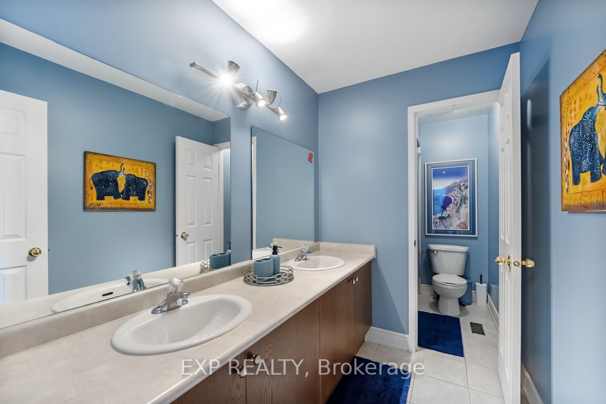 1221 Fox Cres