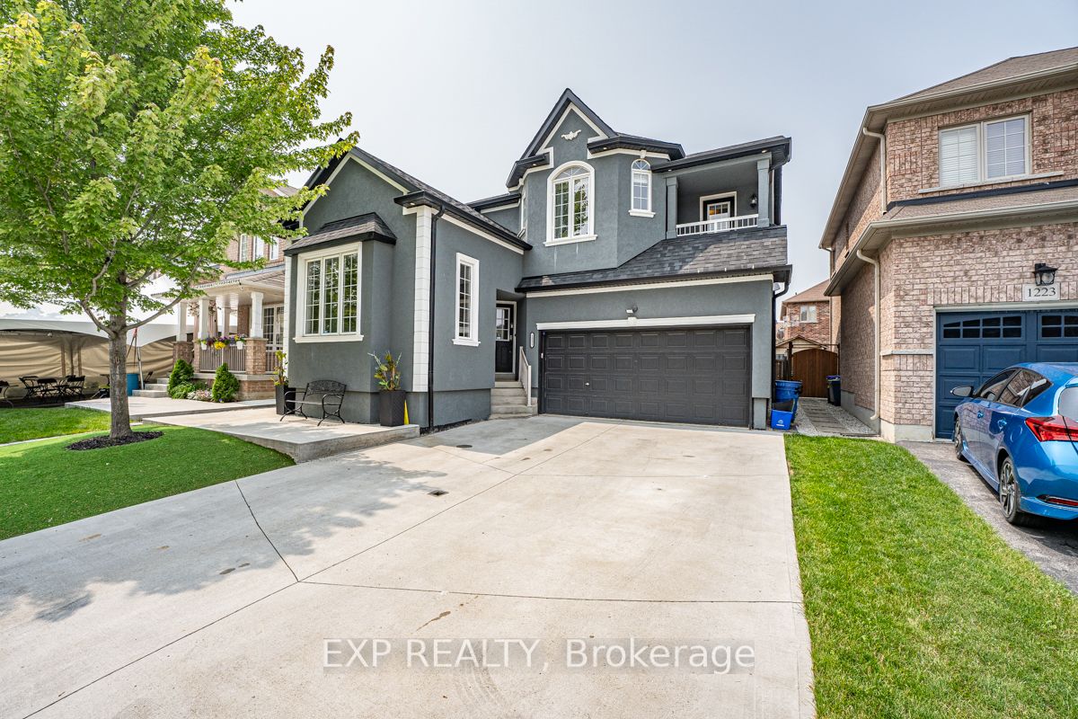 1221 Fox Cres