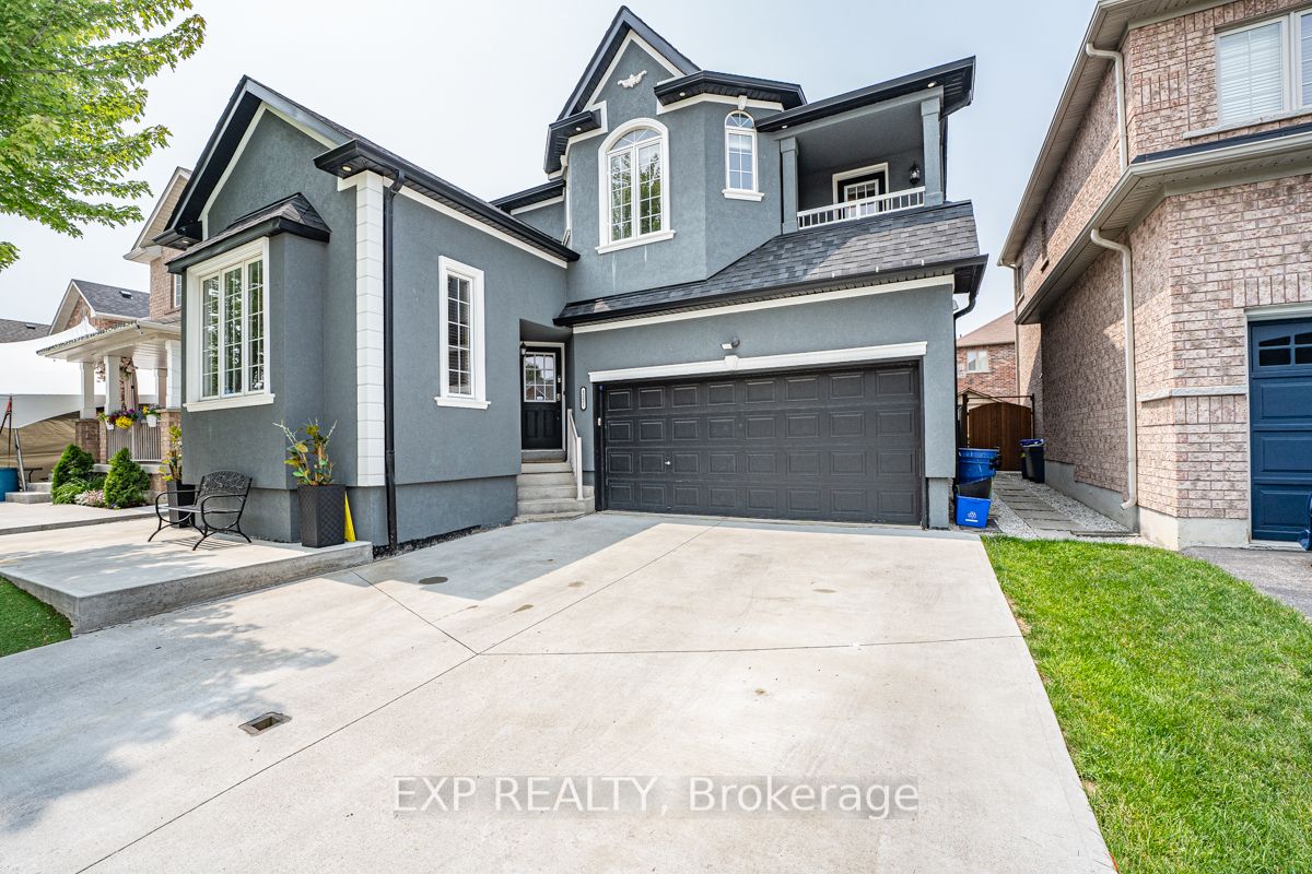 1221 Fox Cres