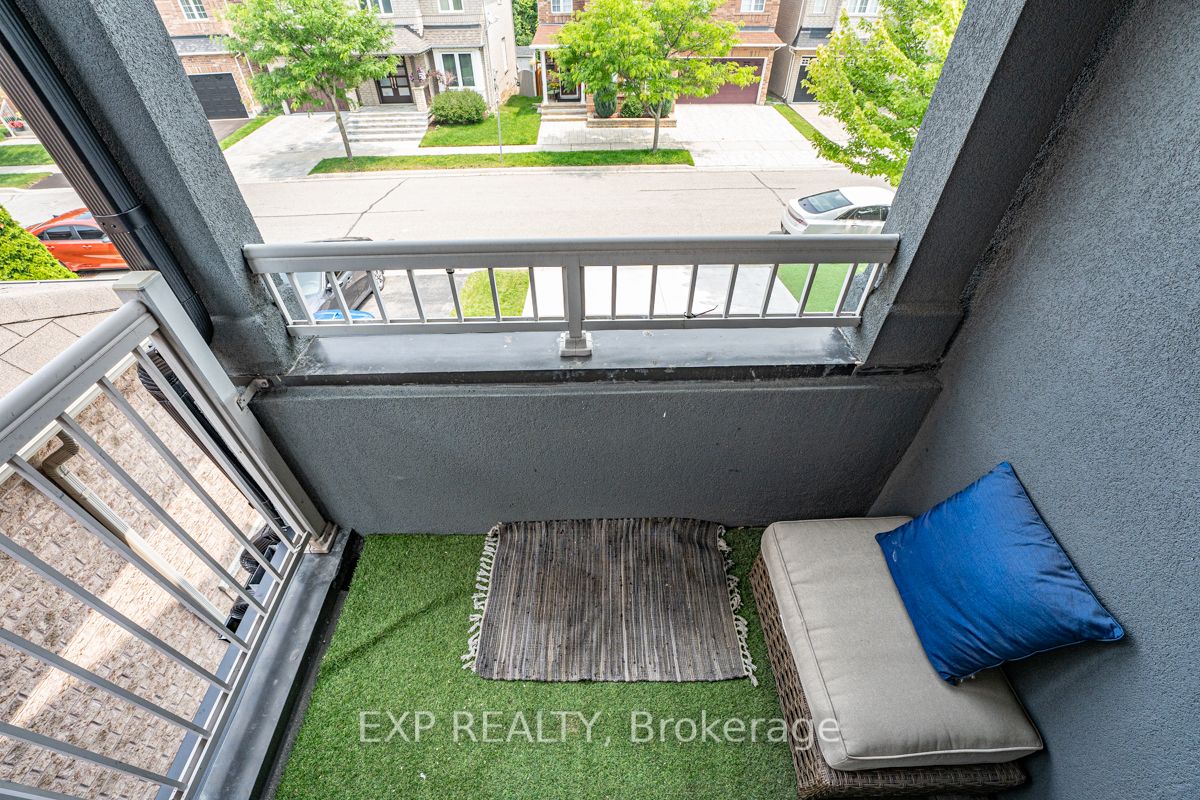 1221 Fox Cres