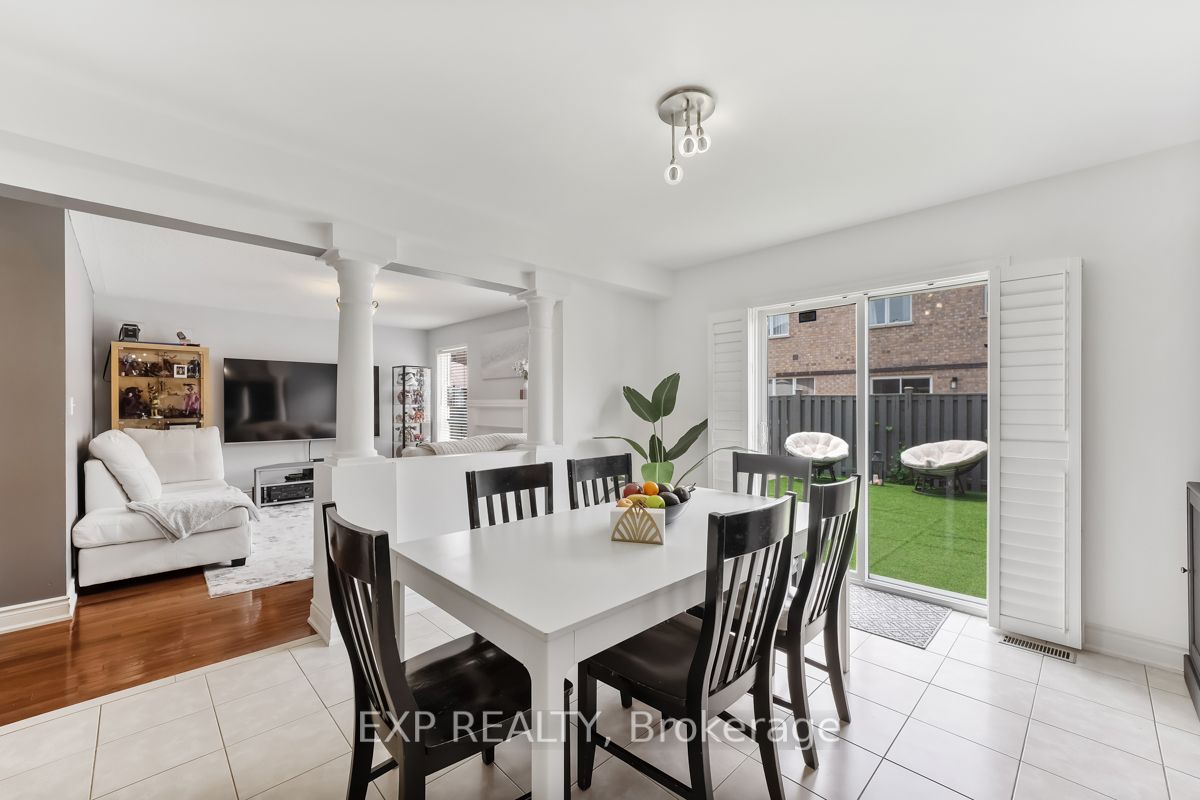 1221 Fox Cres