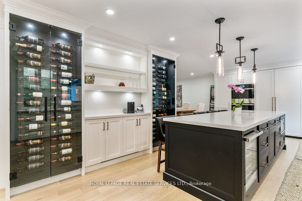 2498 Robin Dr