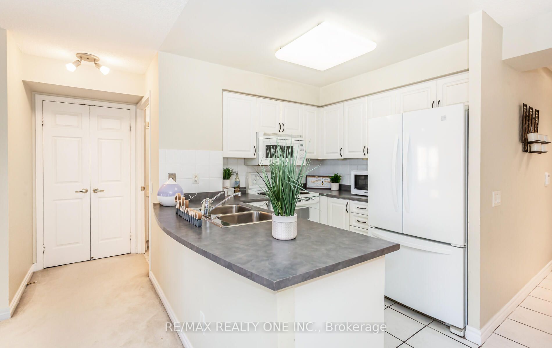 25 Kingsbridge Garden Circ, #2121