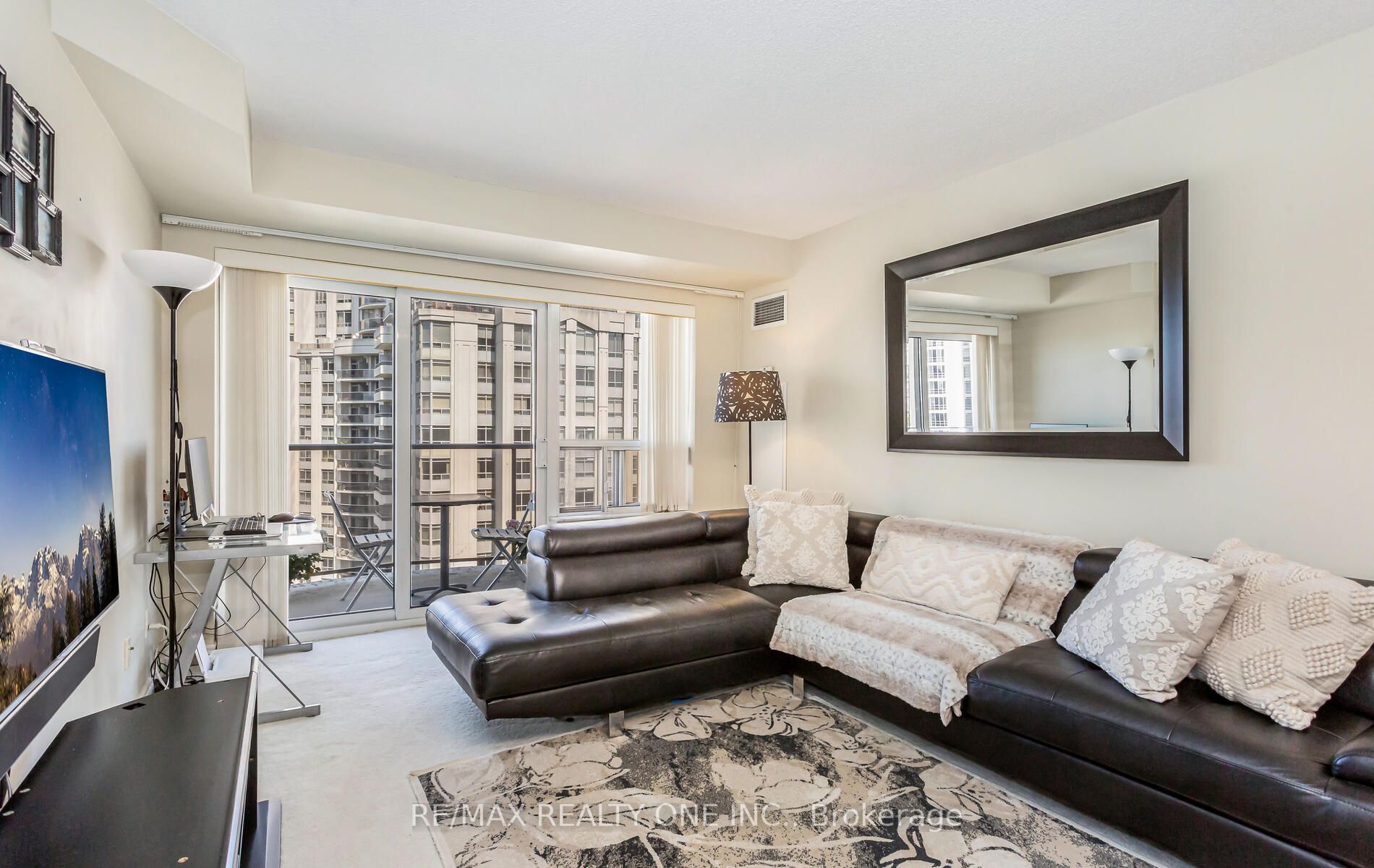 25 Kingsbridge Garden Circ, #2121